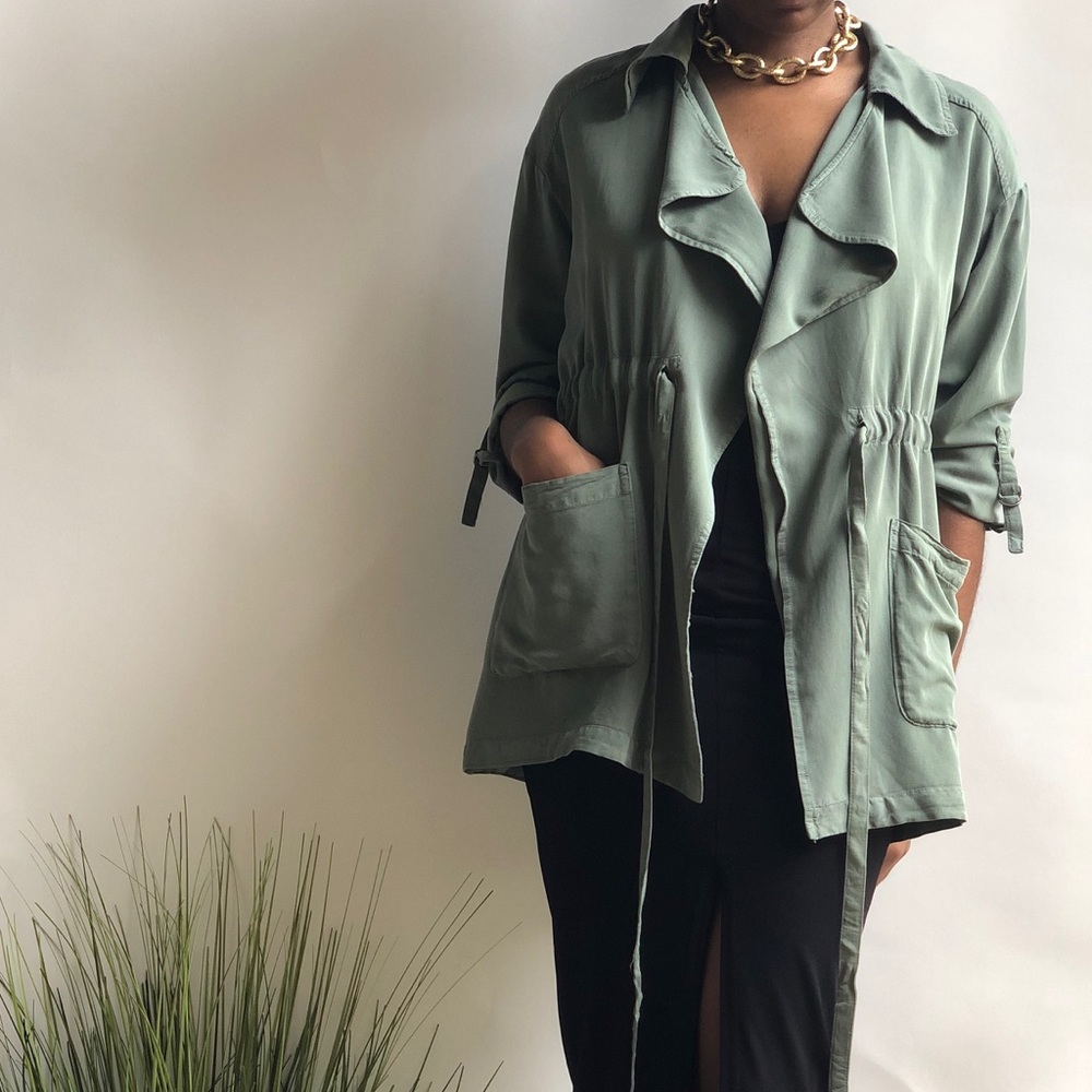 Waist length jacket. - Picture 4 of 7